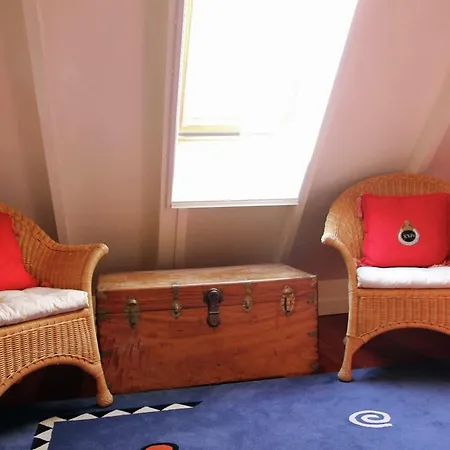Comfortable Holiday Home With Terrace In Schoorl סחורל